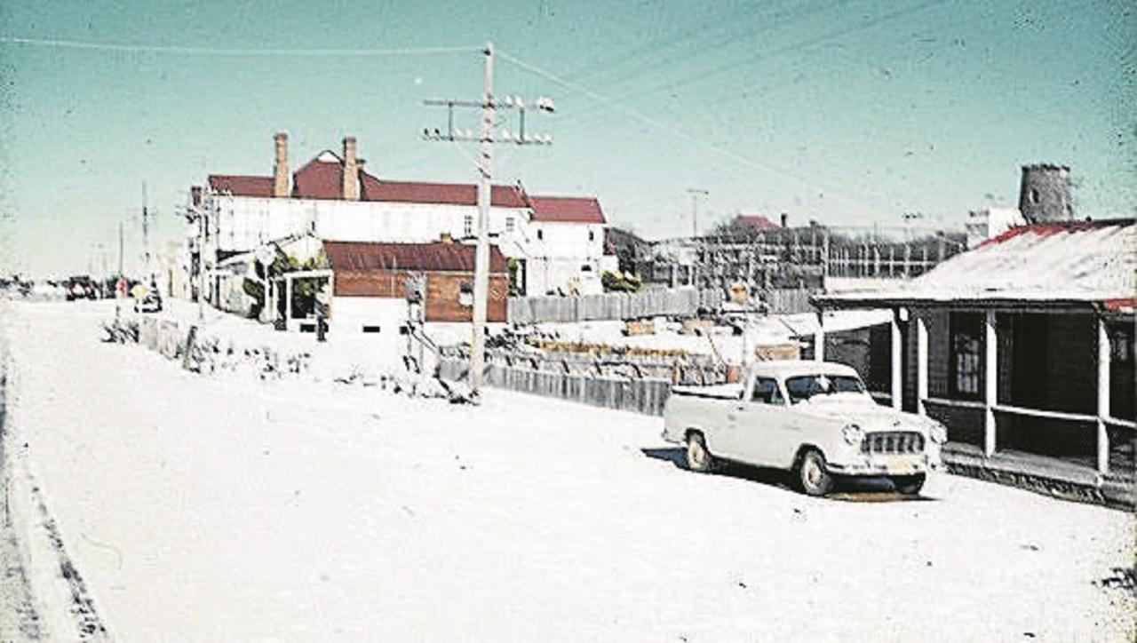 The Federal Hotel Nimmitabel Exterior photo