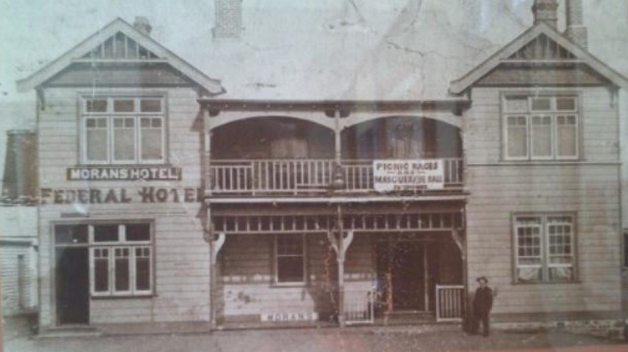 The Federal Hotel Nimmitabel Exterior photo